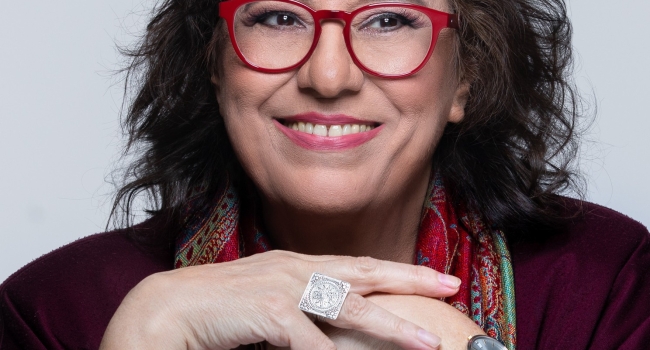 ΤΡΑΓΟΥΔΩΝΤΑΣ ΜΕ ΤΟΝ ΜΙΚΗ – ΜΑΡΙΑ ΦΑΡΑΝΤΟΥΡΗ