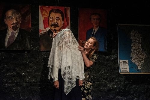Η Χώρα που ποτέ δεν πεθαίνεις