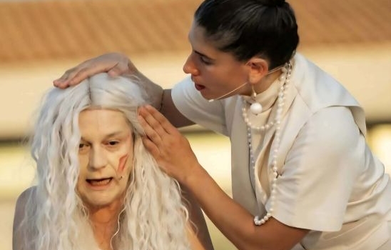 Ουρανός απ΄ άλλους τόπους – ρόδα στο μαντίλι