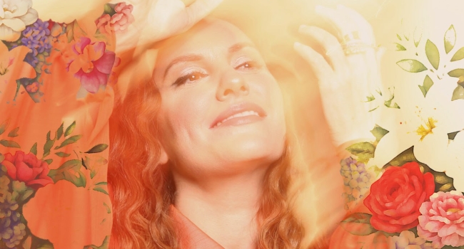 Η Κορίνα Λεγάκη παρουσιάζει το καινούργιο της κομμάτι Ένα αστέρι πέφτει πέφτει