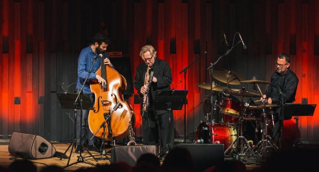 DIMITRIS TSAKAS TRIO Feat. AMALIA PAVLOU  Conversation Helps