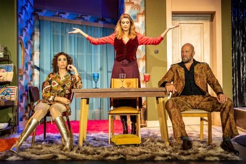 Η ΓΥΝΑΙΚΑ ΠΟΥ ΜΑΓΕΙΡΕΨΕ ΤΟΝ ΑΝΤΡΑ ΤΗΣ