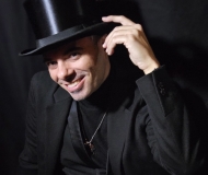 PANIK AT THE OPERA THE SPACEMAN - ΕΝΑ ΑΝΑΤΡΕΠΤΙΚΟ ΜΟΥΣΙΚΟ ΚΑΜΠΑΡΕ