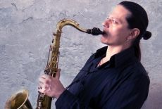 Ο Γιάννης Κασέτας παρουσιάζει το νέο του άλμπουμ Far 