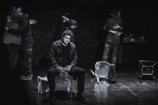 Απόντες του Βασίλη Κατσικονούρη 