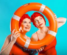 ΚΟΛΥΜΠΩΝΤΑΣ ΣΤΟΝ ΑΕΡΑ 