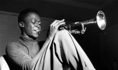 ΑΦΙΕΡΩΜΑ ΣΤΟΝ MILES DAVIS 