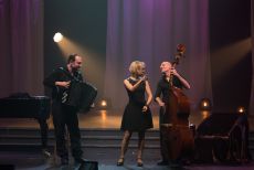 PIAF: Μια ζωή στο φως και στην σκιά  