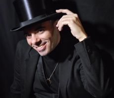 PANIK AT THE OPERA THE SPACEMAN - ΕΝΑ ΑΝΑΤΡΕΠΤΙΚΟ ΜΟΥΣΙΚΟ ΚΑΜΠΑΡΕ 