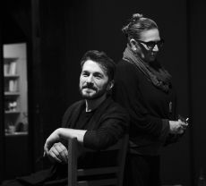 Ο Θοδωρής Βουτσικάκης κι η Λίνα Νικολακοπούλου στον Κήπο του Μεγάρου. 