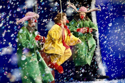 1Slava Snowshow 3 clowns in bubbles 