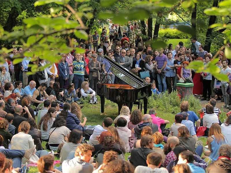 3 PIANO CITY