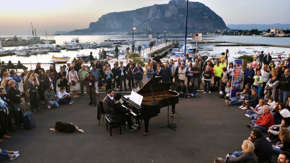 3 piano city