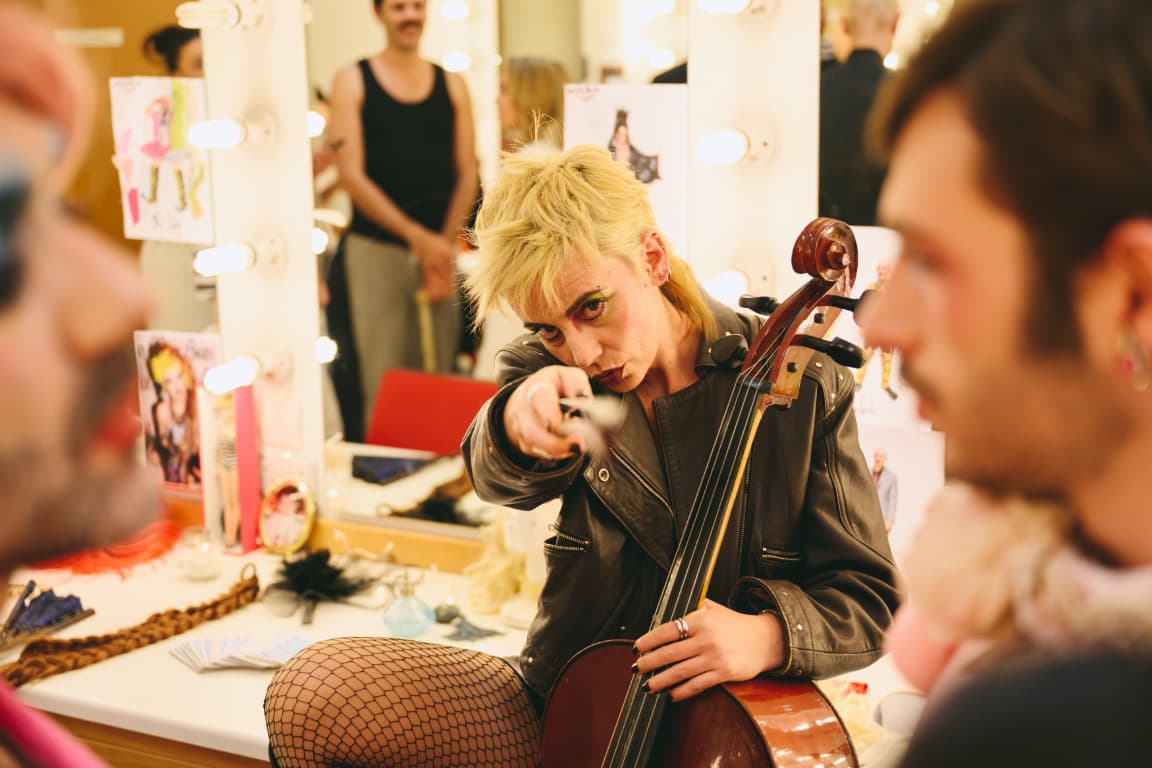 b 43345 or kentriki skini thok dodekati nihta pailos brionidis 8759 medium