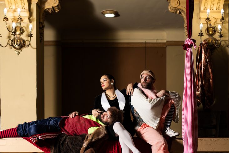 o thanatos enos ithopiou plufa omadiki